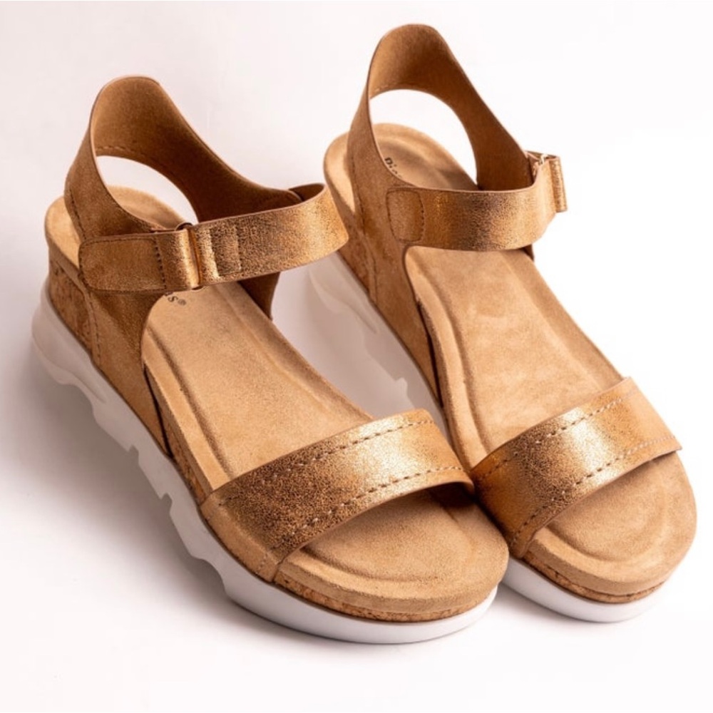 NWT - Pierre Dumas Metallic Gold Ankle Strap Platform Wedge